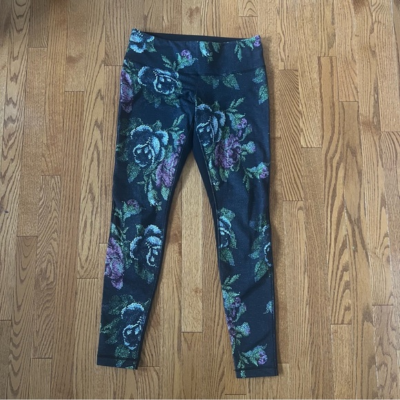 Lululemon Black and Floral Print Leggings. - Picture 1 of 4